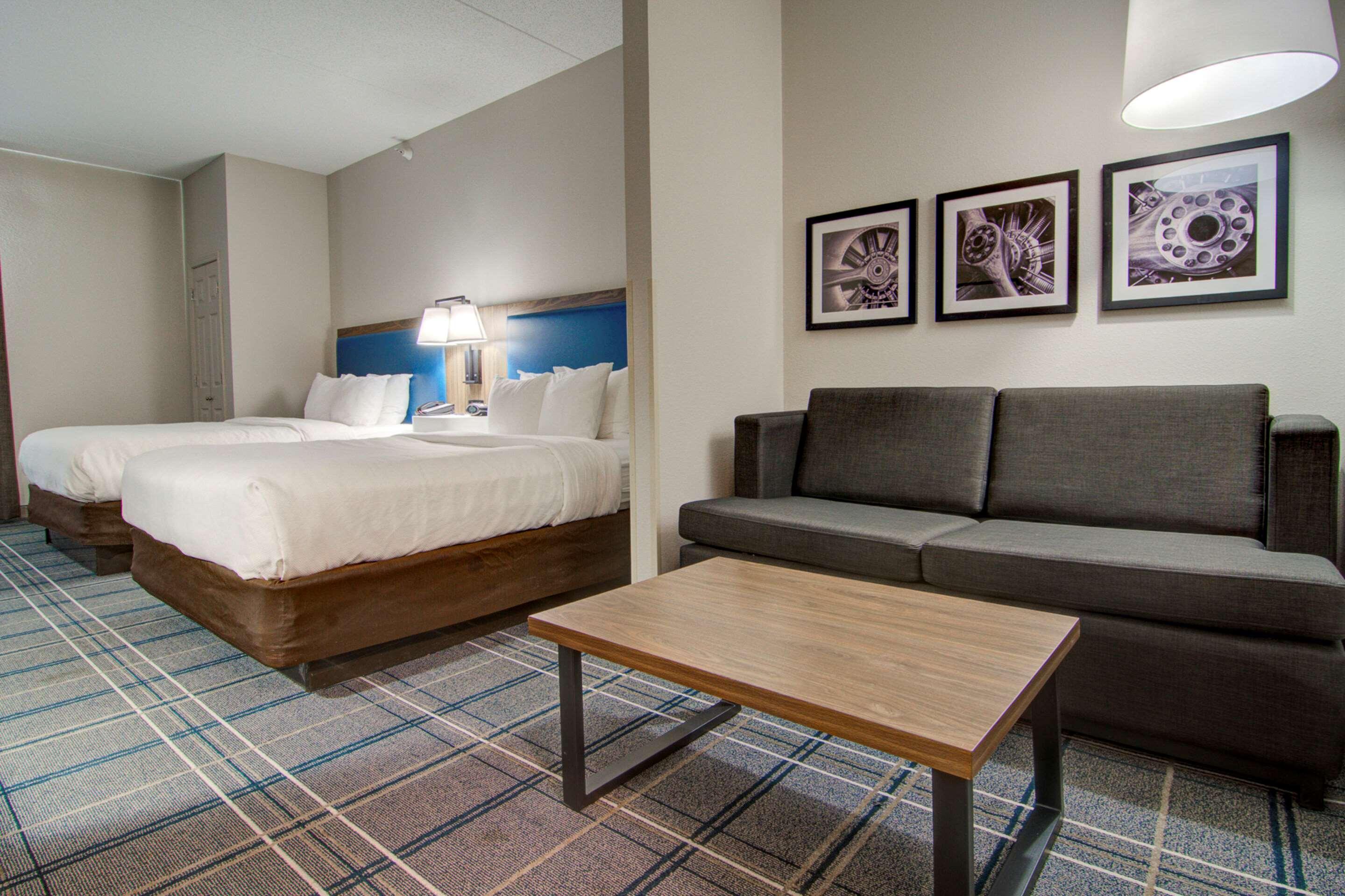 Comfort Suites Newport News Airport Exterior foto
