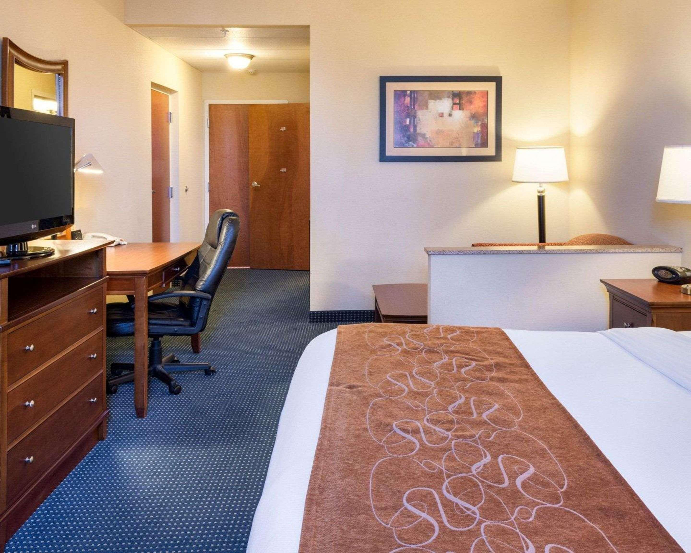 Comfort Suites Newport News Airport Exterior foto