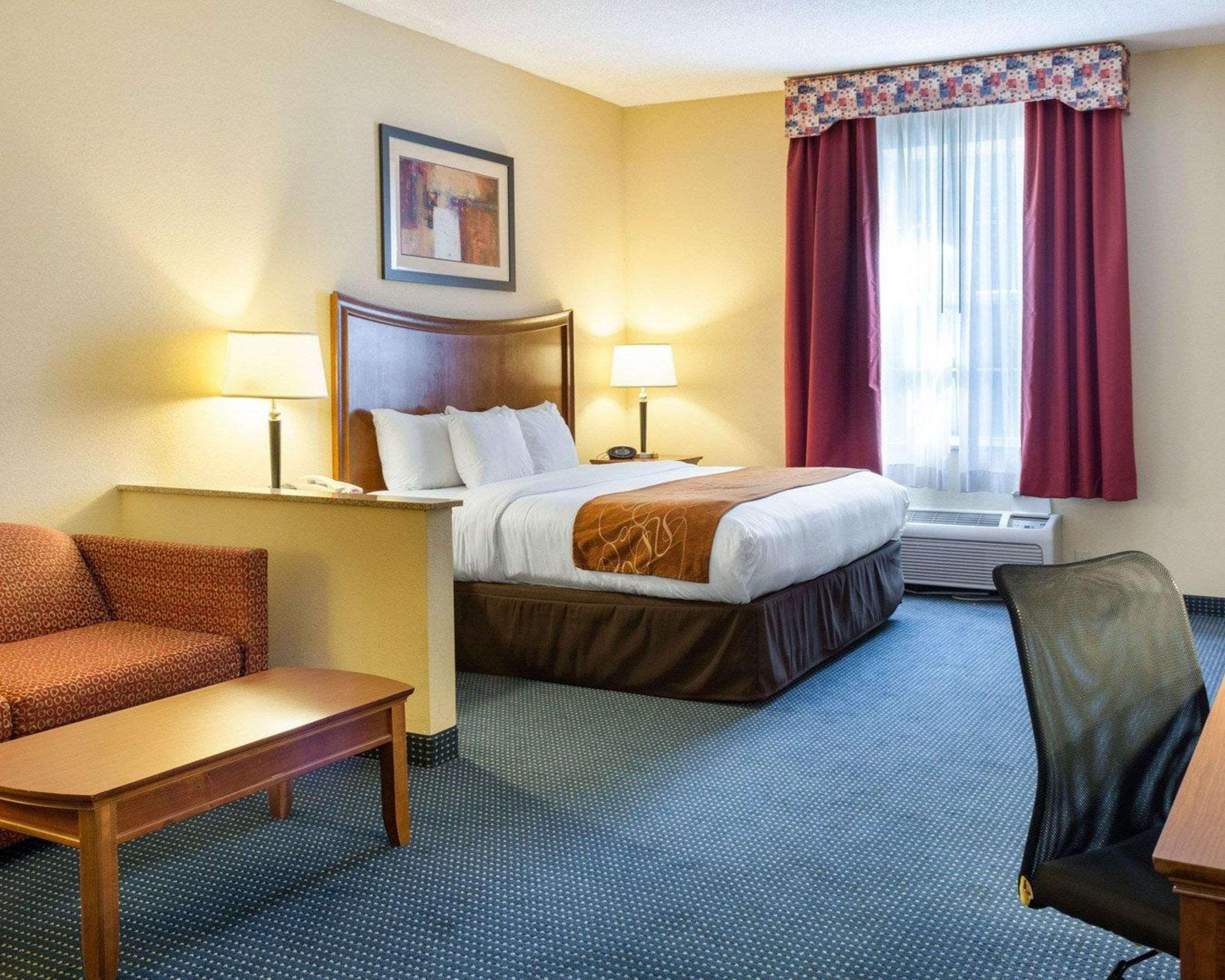 Comfort Suites Newport News Airport Exterior foto