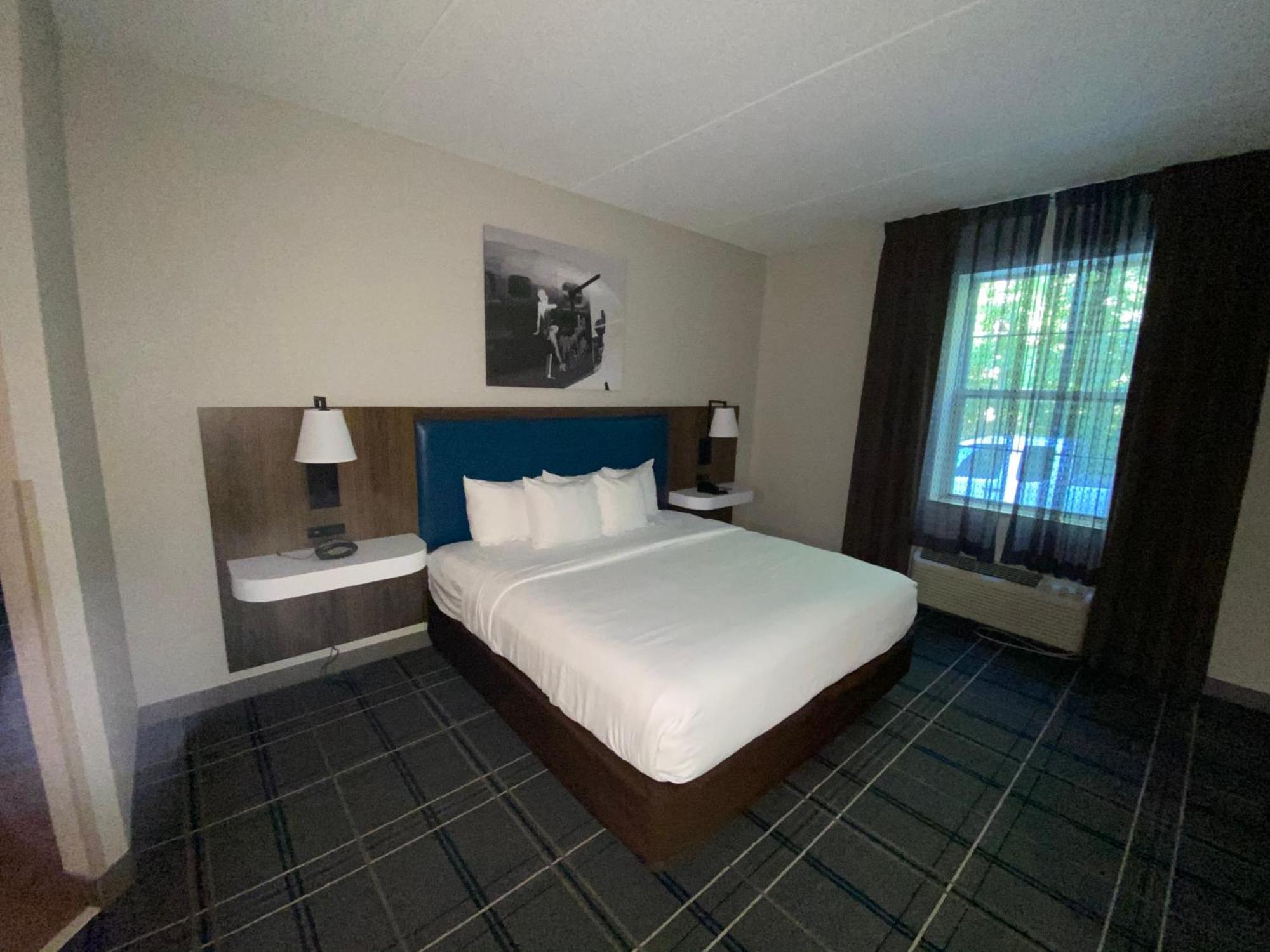 Comfort Suites Newport News Airport Exterior foto